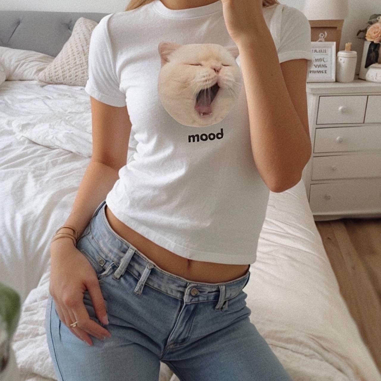 Sleepy Cat Y2K Baby Tee | Cute Vintage Style Retro Kitten Cropped Top - Soft Casual 90s Aesthetic Fashion - Funny Cat Meme